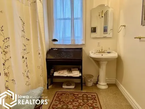 2000 Mansion Drive Fairfield IA 52556