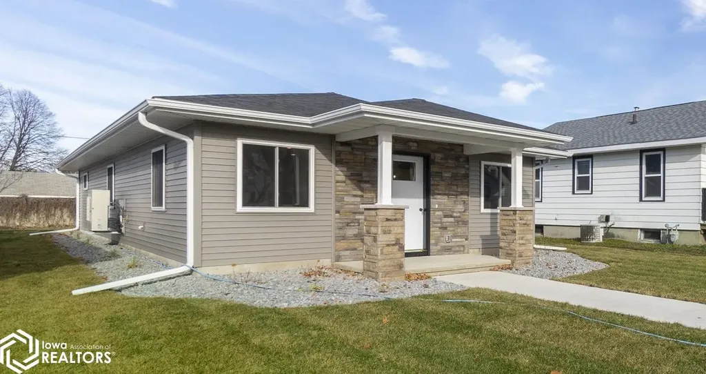 138 25th Street SW Mason City IA 50401