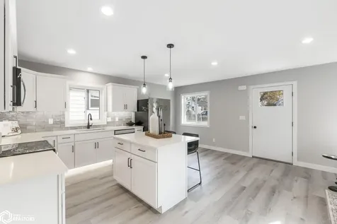 138 25th Street SW Mason City IA 50401