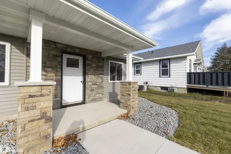 138 25th Street SW Mason City IA 50401