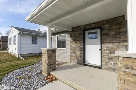 138 25th Street SW Mason City IA 50401