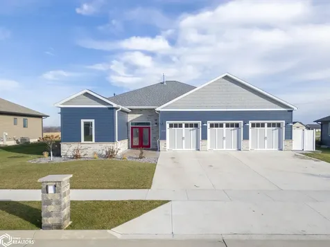 1757 S Illinois Avenue Mason City IA 50401