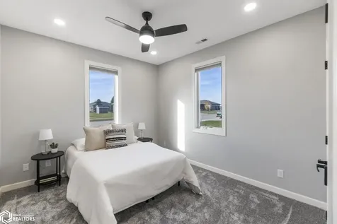 1757 S Illinois Avenue Mason City IA 50401