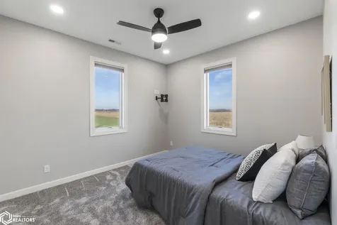 1757 S Illinois Avenue Mason City IA 50401