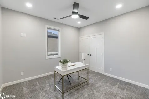 1757 S Illinois Avenue Mason City IA 50401