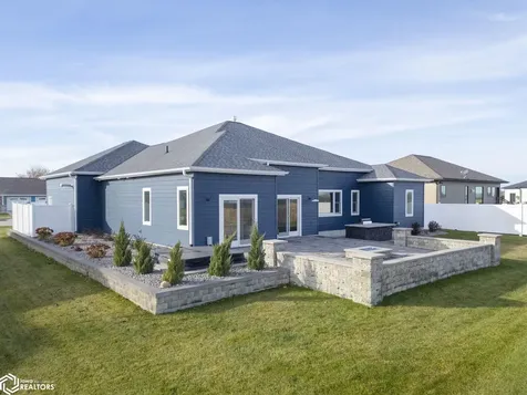 1757 S Illinois Avenue Mason City IA 50401