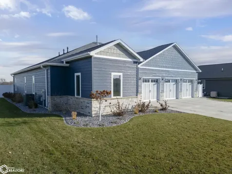 1757 S Illinois Avenue Mason City IA 50401