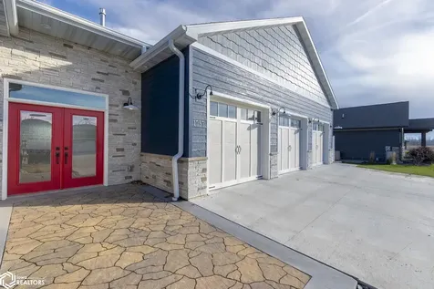 1757 S Illinois Avenue Mason City IA 50401