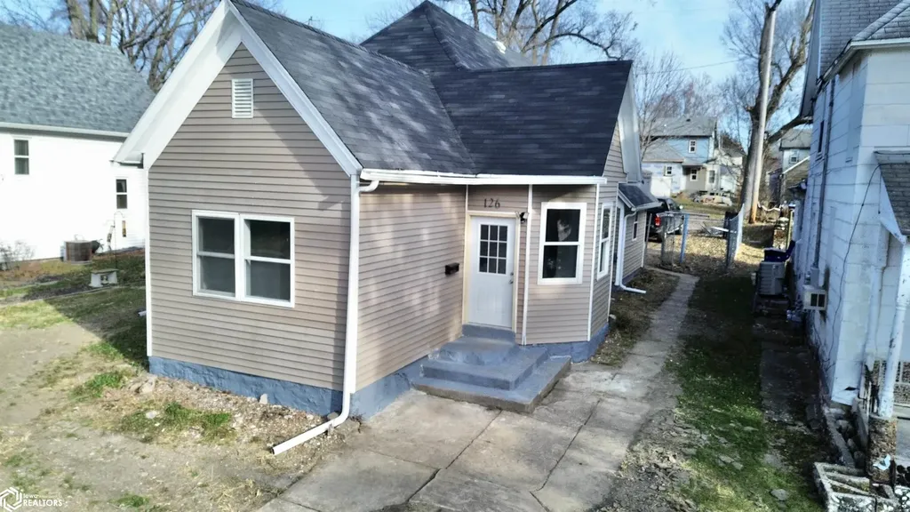 126 S Cooper Avenue Ottumwa IA 52501