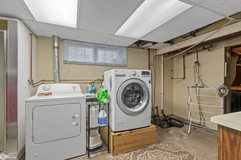 128 10th Street NW Mason City IA 50401