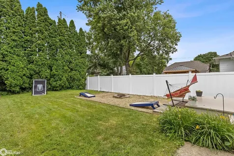 128 10th Street NW Mason City IA 50401