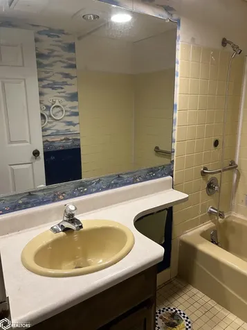 3704 Whispering Lane Keokuk IA 52632