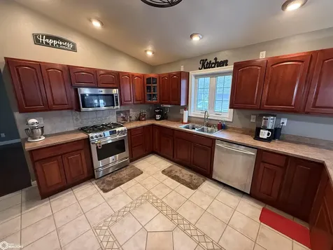 338 Gratton Street Burlington IA 52601