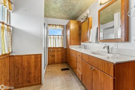 1549 S Iowa Avenue Washington IA 52353