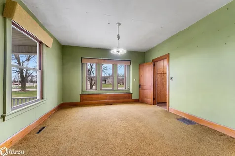 1549 S Iowa Avenue Washington IA 52353