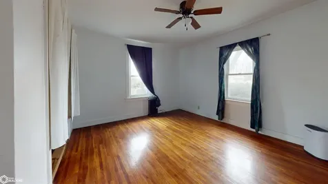 910 N 10th Street Fairfield IA 52556