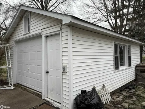 910 N 10th Street Fairfield IA 52556