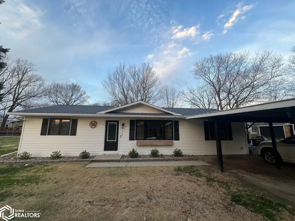 812 Pearson Drive Keosauqua IA 52565