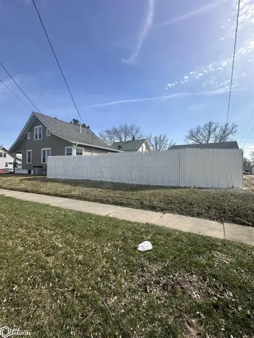 227 Moorhead Iowa Falls IA 50126