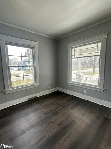 227 Moorhead Iowa Falls IA 50126