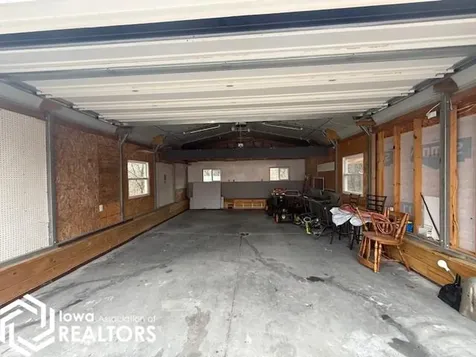 1410 E Ridge Drive Brooklyn IA 52211