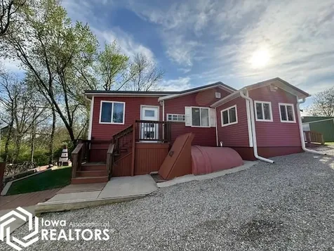 1410 E Ridge Drive Brooklyn IA 52211