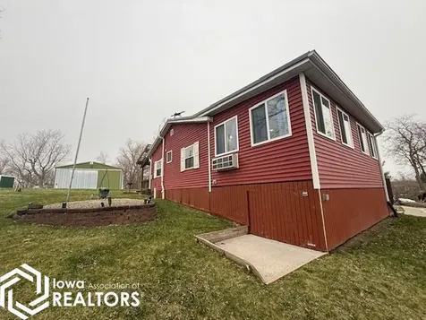 1410 E Ridge Drive Brooklyn IA 52211