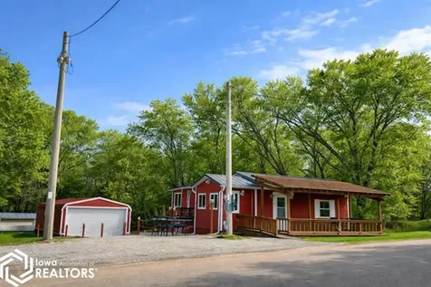 1410 E Ridge Drive Brooklyn IA 52211