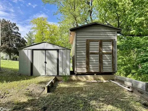 1410 E Ridge Drive Brooklyn IA 52211