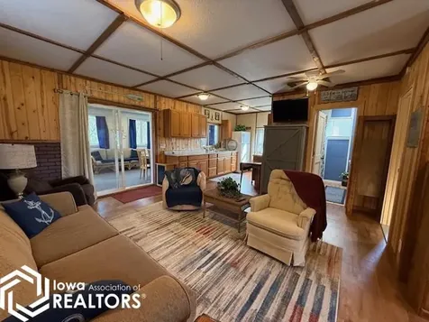 1410 E Ridge Drive Brooklyn IA 52211