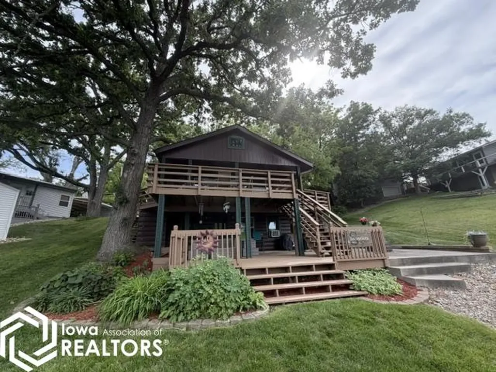 1053 Lakeshore Drive Brooklyn IA 52211