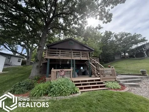 1053 Lakeshore Drive Brooklyn IA 52211