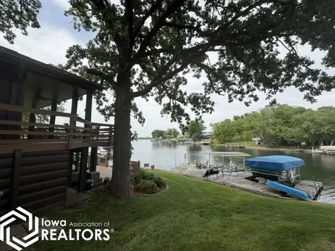 1053 Lakeshore Drive Brooklyn IA 52211