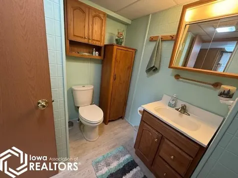 1053 Lakeshore Drive Brooklyn IA 52211