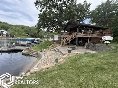 1053 Lakeshore Drive Brooklyn IA 52211