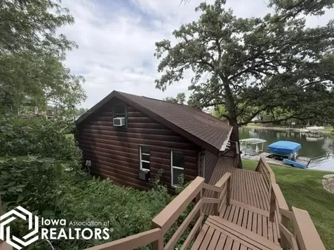 1053 Lakeshore Drive Brooklyn IA 52211