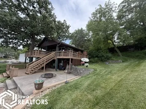 1053 Lakeshore Drive Brooklyn IA 52211