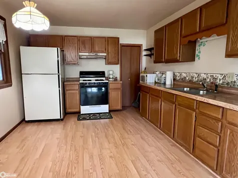 1001 Washington Street Eldora IA 50627