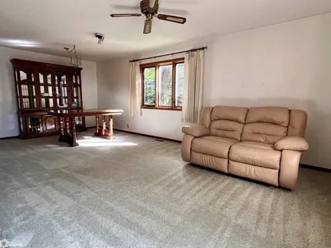 1001 Washington Street Eldora IA 50627