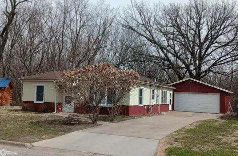 742 Pocahontas Lane Ottumwa IA 52501