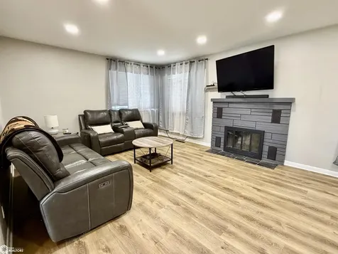 1409 J Avenue E Oskaloosa IA 52577