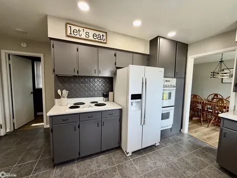 1409 J Avenue E Oskaloosa IA 52577
