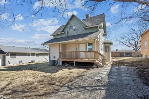523 N B Street Oskaloosa IA 52577