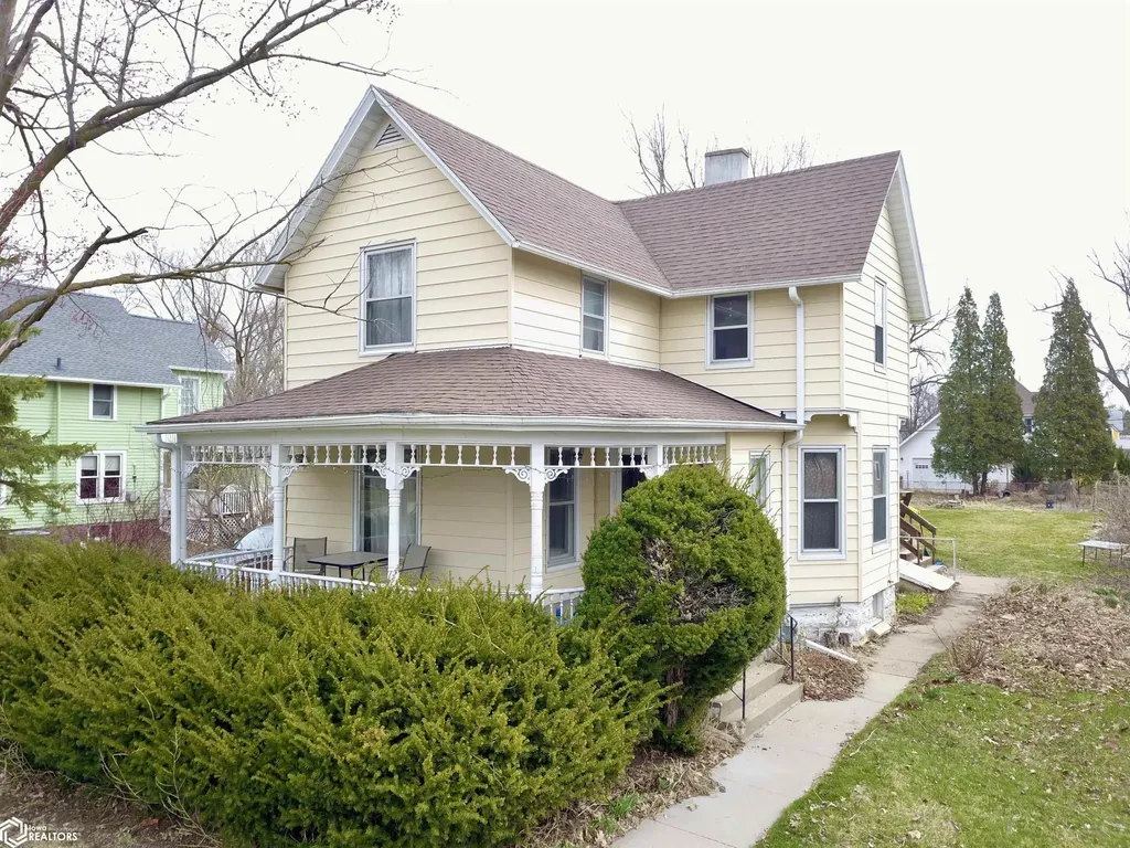 1132 Elm Street Grinnell IA 50112