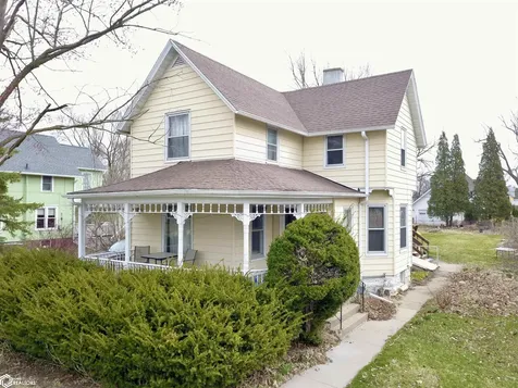 1132 Elm Street Grinnell IA 50112