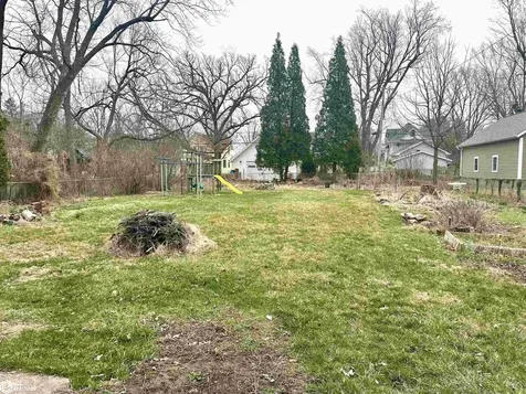 1132 Elm Street Grinnell IA 50112