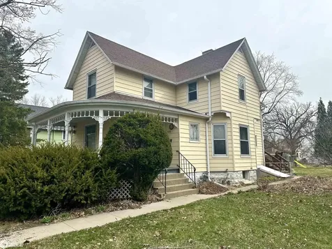 1132 Elm Street Grinnell IA 50112
