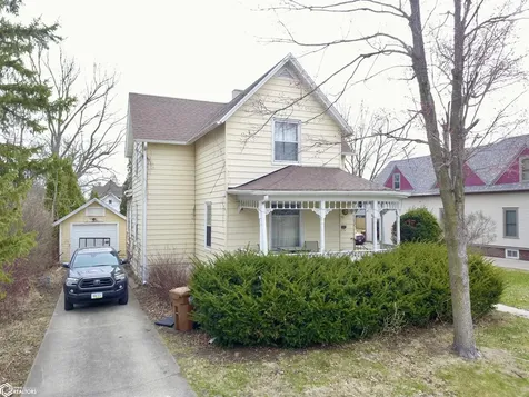 1132 Elm Street Grinnell IA 50112
