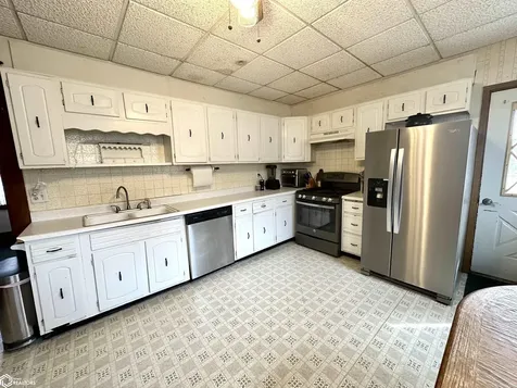 1132 Elm Street Grinnell IA 50112