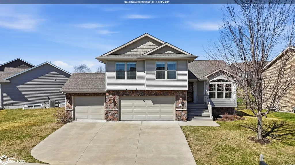 63 Colchester Drive Iowa City IA 52245